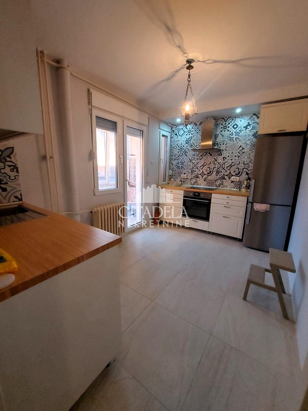 Stan na prodaju u Beogradu, Vračar, dvoiposoban, 79m2, cena 330000 evra