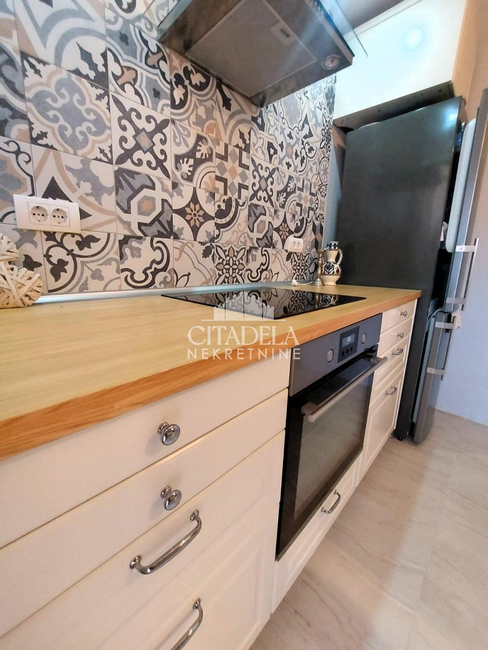 Stan na prodaju u Beogradu, Vračar, dvoiposoban, 79m2, cena 330000 evra