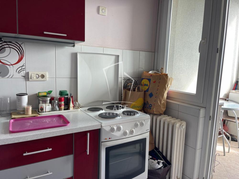 Stan na prodaju u Beogradu, Voždovac, dvoiposoban, 59m2, cena 180000 evra