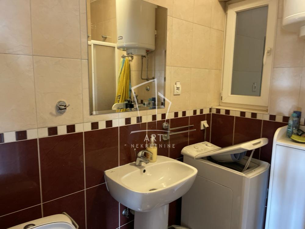 Stan na prodaju u Beogradu, Voždovac, dvoiposoban, 59m2, cena 180000 evra