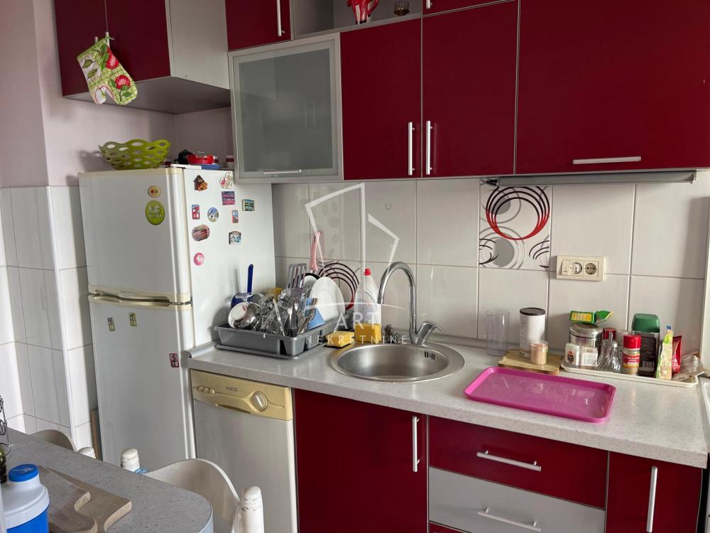 Stan na prodaju u Beogradu, Voždovac, dvoiposoban, 59m2, cena 180000 evra