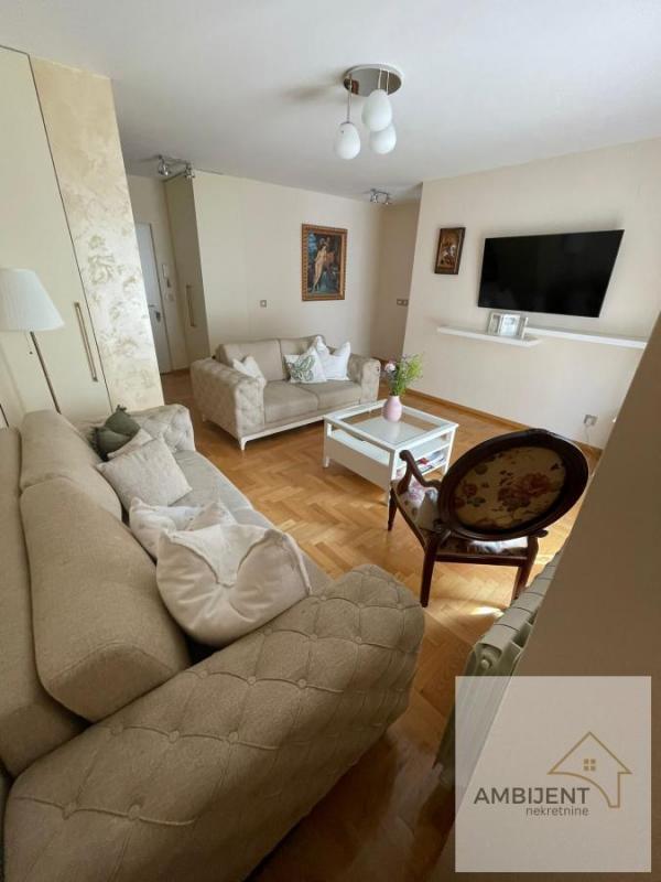 Stan na prodaju u Beogradu, Voždovac, trosoban, 80m2, cena 304000 evra