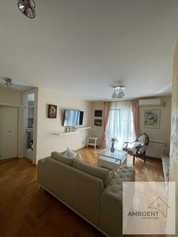Stan na prodaju u Beogradu, Voždovac, trosoban, 80m2, cena 304000 evra