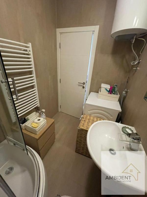 Stan na prodaju u Beogradu, Voždovac, trosoban, 80m2, cena 304000 evra