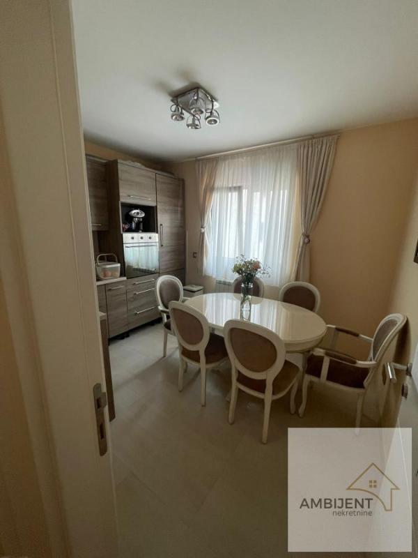 Stan na prodaju u Beogradu, Voždovac, trosoban, 80m2, cena 304000 evra