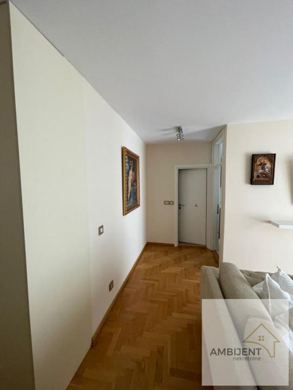 Stan na prodaju u Beogradu, Voždovac, trosoban, 80m2, cena 304000 evra
