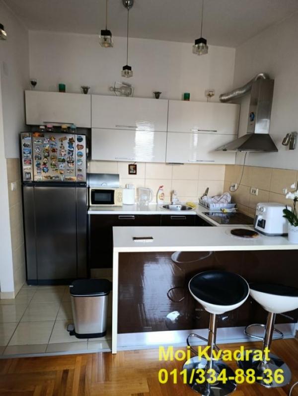 Stan na prodaju u Beogradu, Naselje Stepa Stepanović, trosoban, 88m2, cena 275000 evra