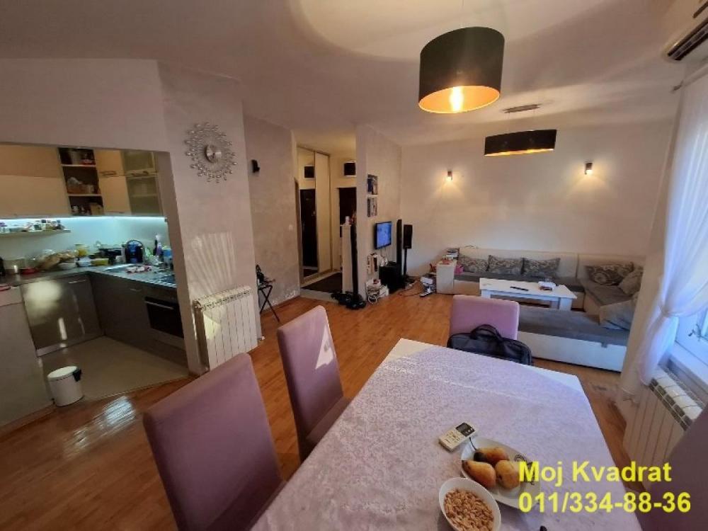 Stan na prodaju u Beogradu, Bele Vode, dvoiposoban, 45m2, cena 110000 evra