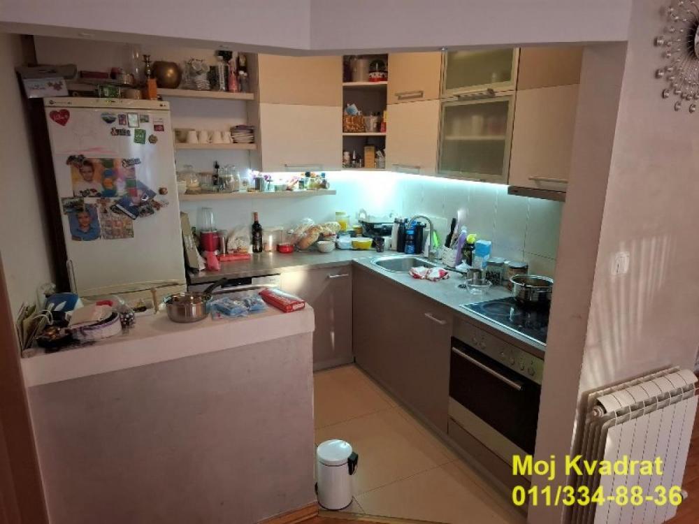 Stan na prodaju u Beogradu, Bele Vode, dvoiposoban, 45m2, cena 110000 evra