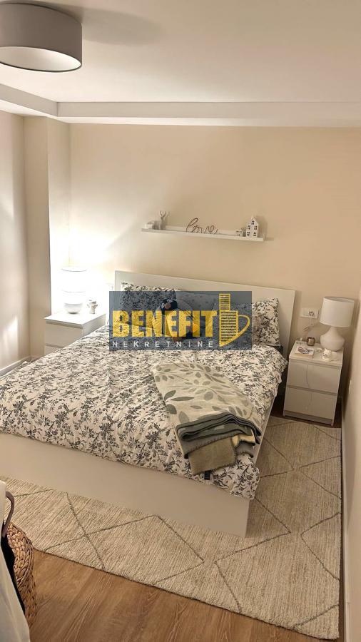 Stan na prodaju u Beogradu, Novi Beograd blok 28 (Potkovica), dvosoban, 58m2, cena 215000 evra