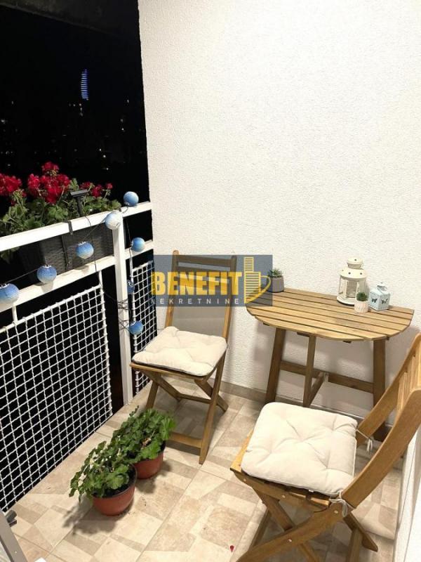 Stan na prodaju u Beogradu, Novi Beograd blok 28 (Potkovica), dvosoban, 58m2, cena 215000 evra