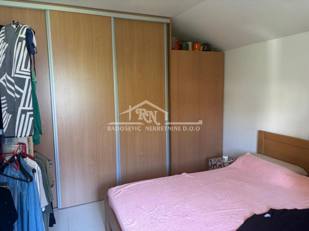 Stan na prodaju u Beogradu, Petlovo brdo, trosoban, 88m2, cena 155000 evra