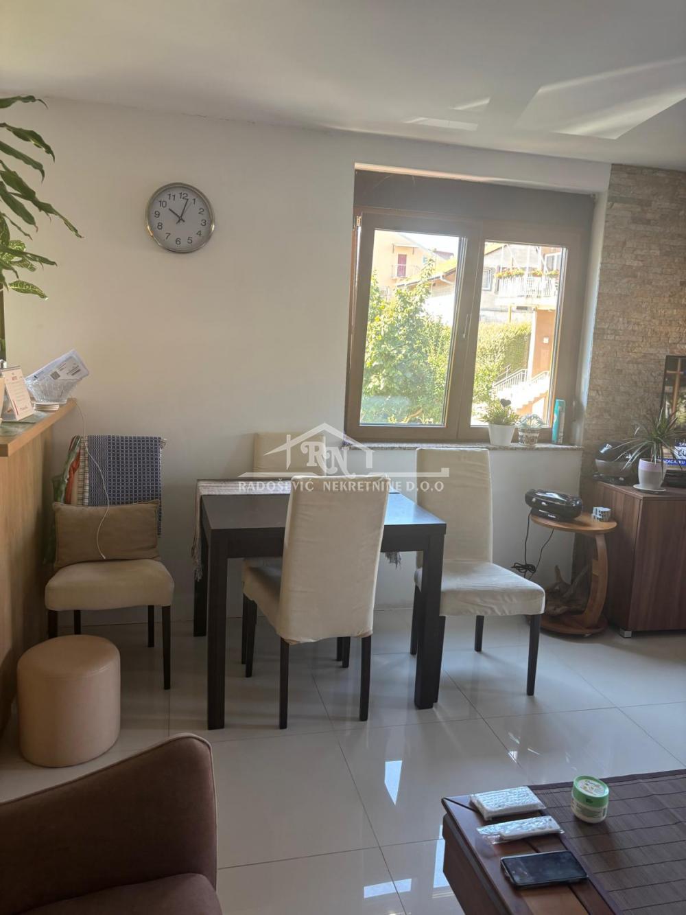 Stan na prodaju u Beogradu, Petlovo brdo, trosoban, 88m2, cena 155000 evra