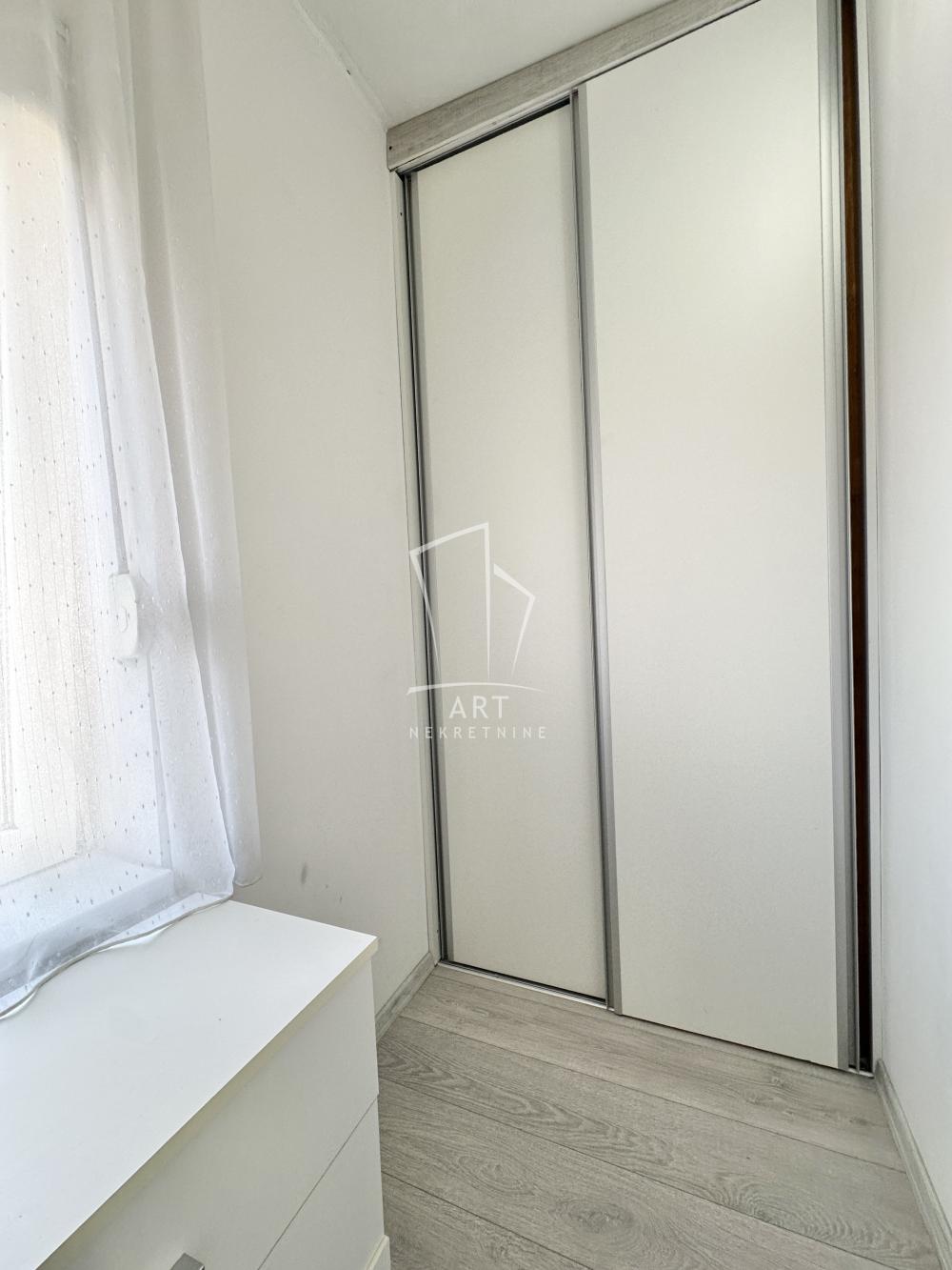 Stan na prodaju u Beogradu, Novi Grad, dvoiposoban, 38m2, cena 118000 evra