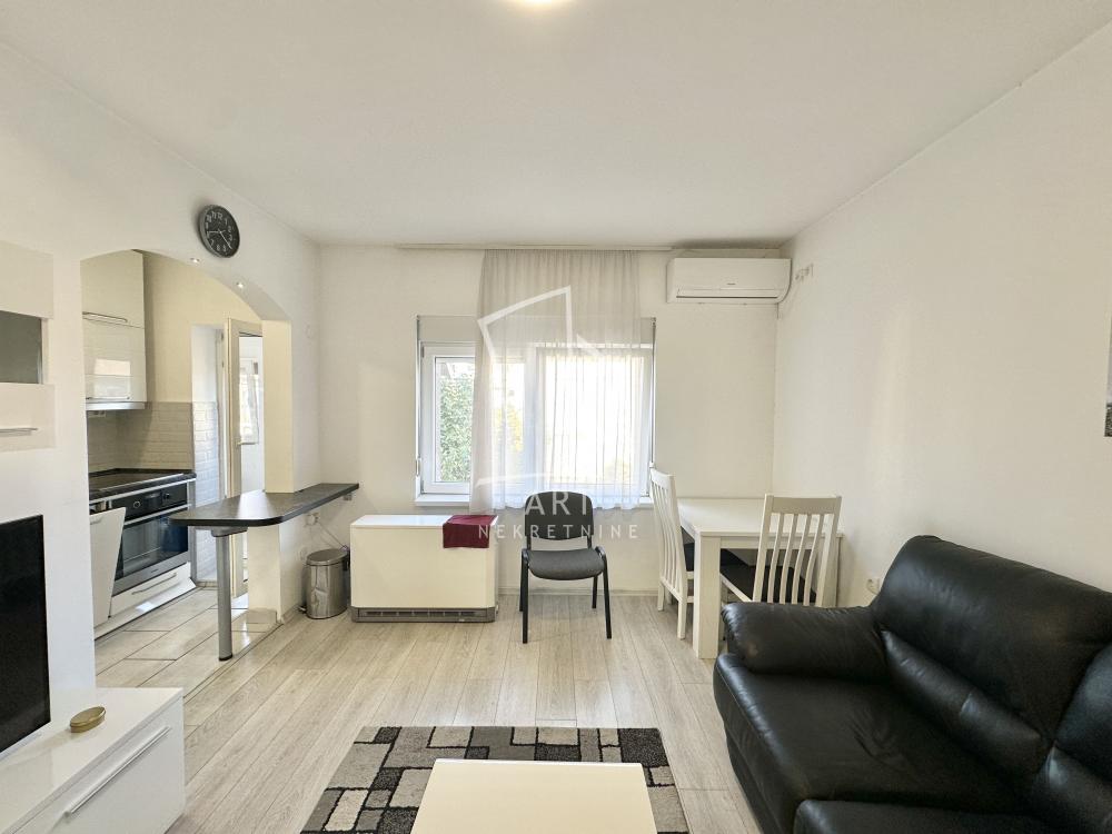 Stan na prodaju u Beogradu, Novi Grad, dvoiposoban, 38m2, cena 118000 evra