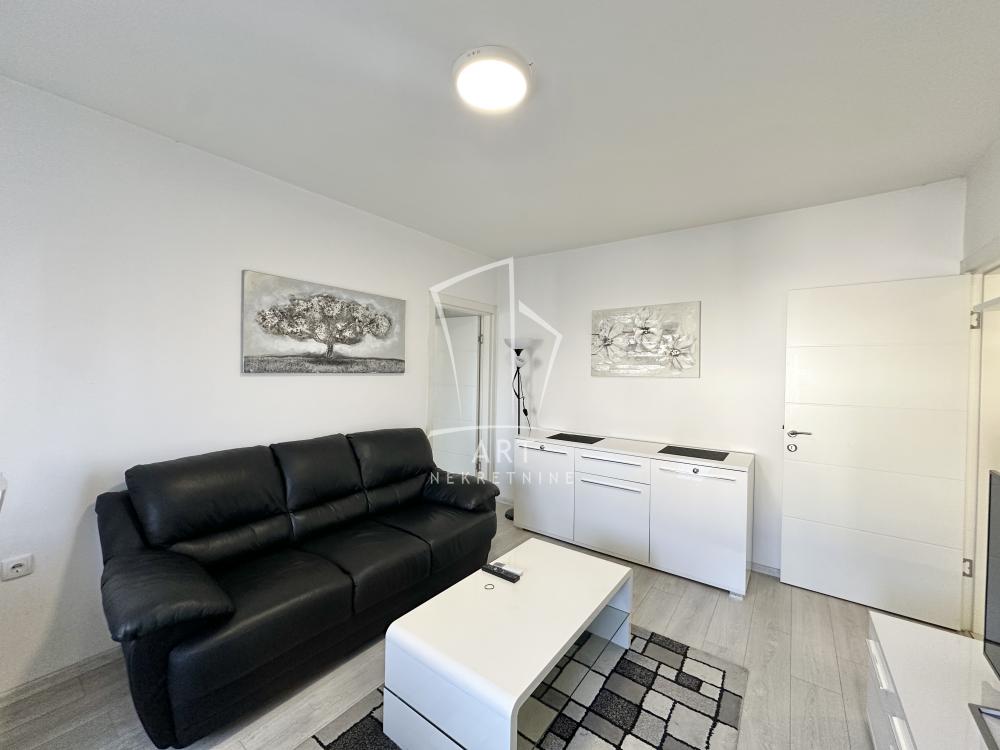 Stan na prodaju u Beogradu, Novi Grad, dvoiposoban, 38m2, cena 118000 evra