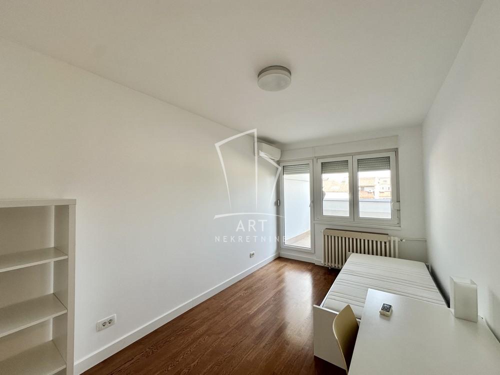 Stan na prodaju u Beogradu, Novi Beograd, cetvorosoban, 108m2, cena 396000 evra