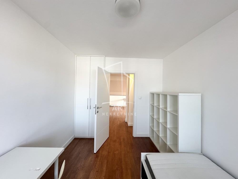 Stan na prodaju u Beogradu, Novi Beograd, cetvorosoban, 108m2, cena 396000 evra