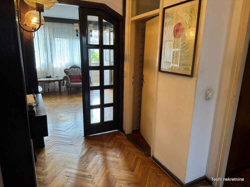 Stan na prodaju u Beogradu, Beograd (centar), cetvorosoban, 97m2, cena 550000 evra
