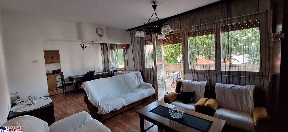 Stan na prodaju u Beogradu, Zemun, cetvorosoban, 80m2, cena 113000 evra