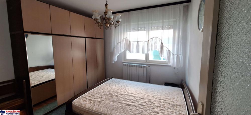 Stan na prodaju u Beogradu, Zemun, cetvorosoban, 80m2, cena 113000 evra