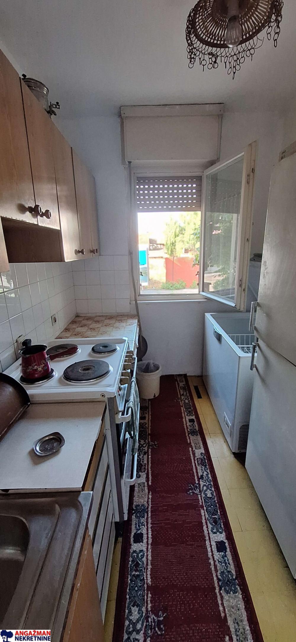 Stan na prodaju u Beogradu, Zemun, cetvorosoban, 80m2, cena 113000 evra