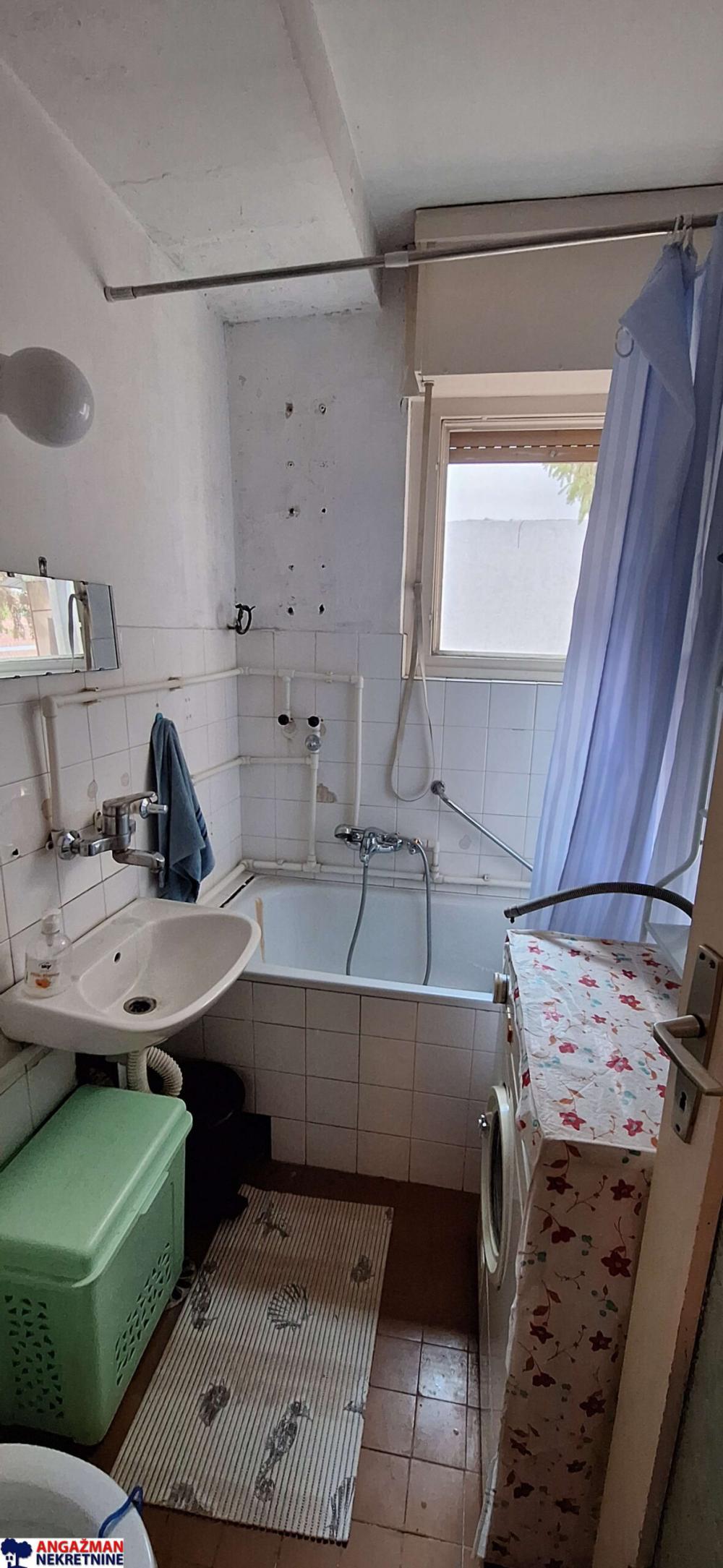 Stan na prodaju u Beogradu, Zemun, cetvorosoban, 80m2, cena 113000 evra