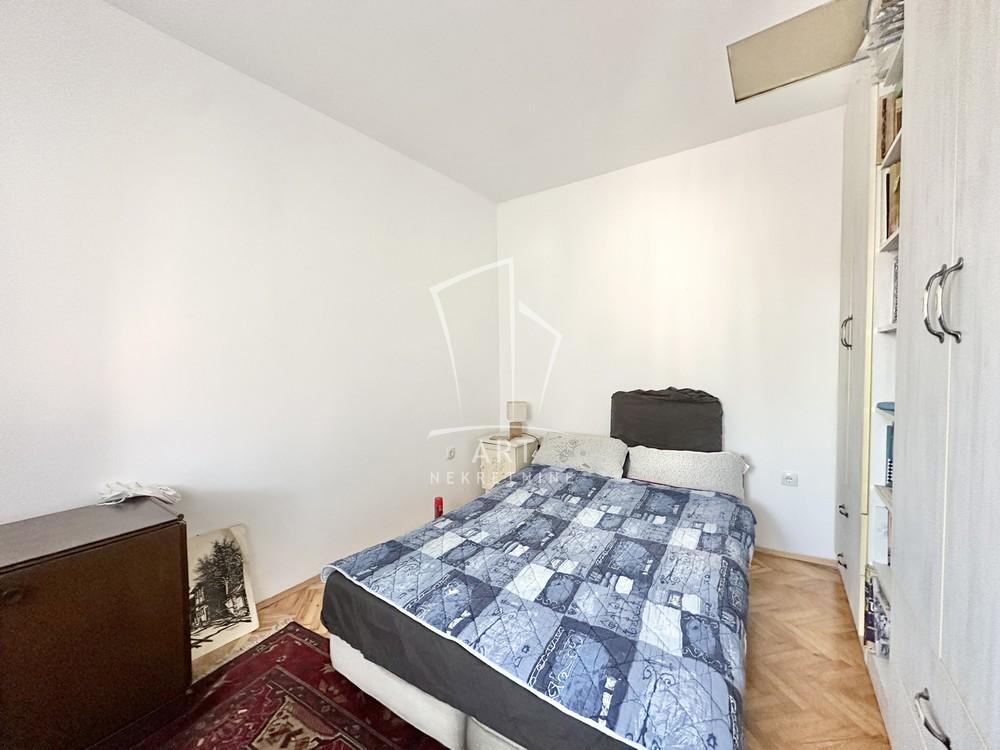 Stan na prodaju u Beogradu, Zemun, trosoban, 59m2, cena 160000 evra