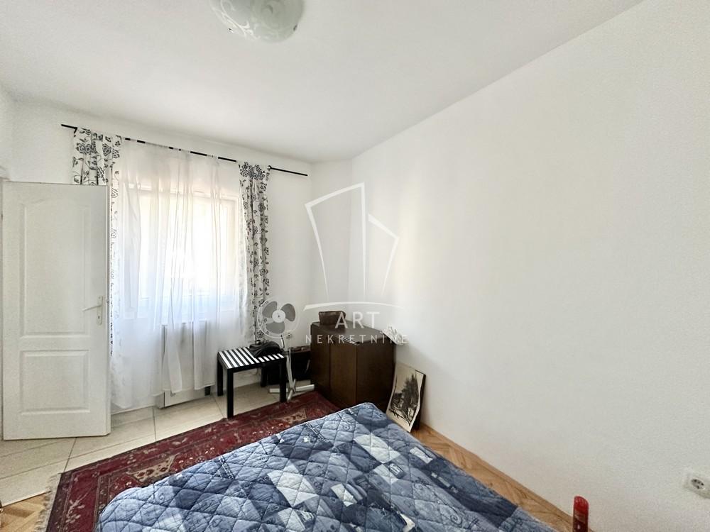 Stan na prodaju u Beogradu, Zemun, trosoban, 59m2, cena 160000 evra