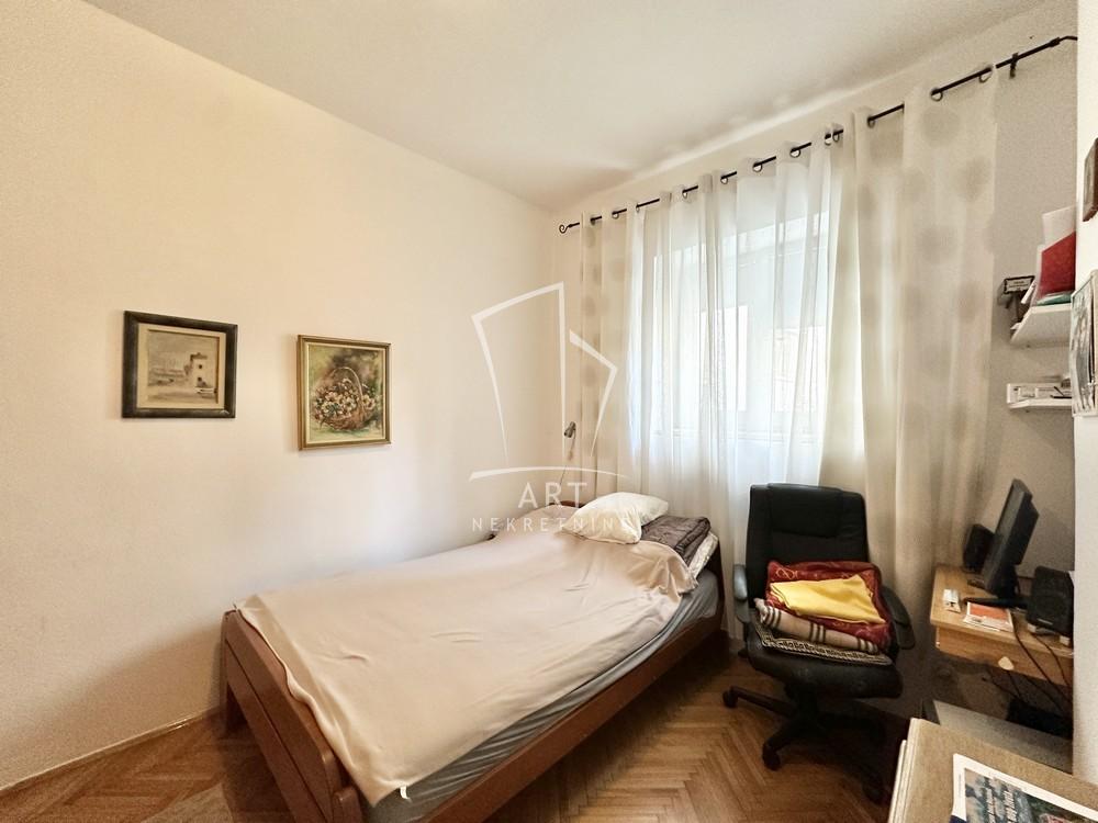 Stan na prodaju u Beogradu, Zemun, trosoban, 59m2, cena 160000 evra