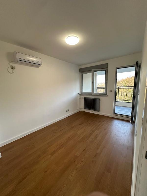Stan na prodaju u Beogradu, Kanarevo brdo, trosoban, 70m2, cena 185000 evra