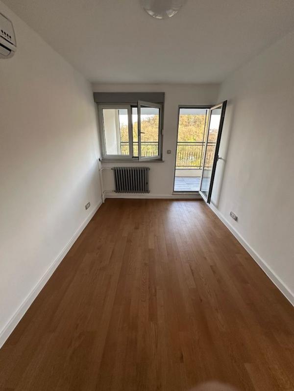 Stan na prodaju u Beogradu, Kanarevo brdo, trosoban, 70m2, cena 185000 evra