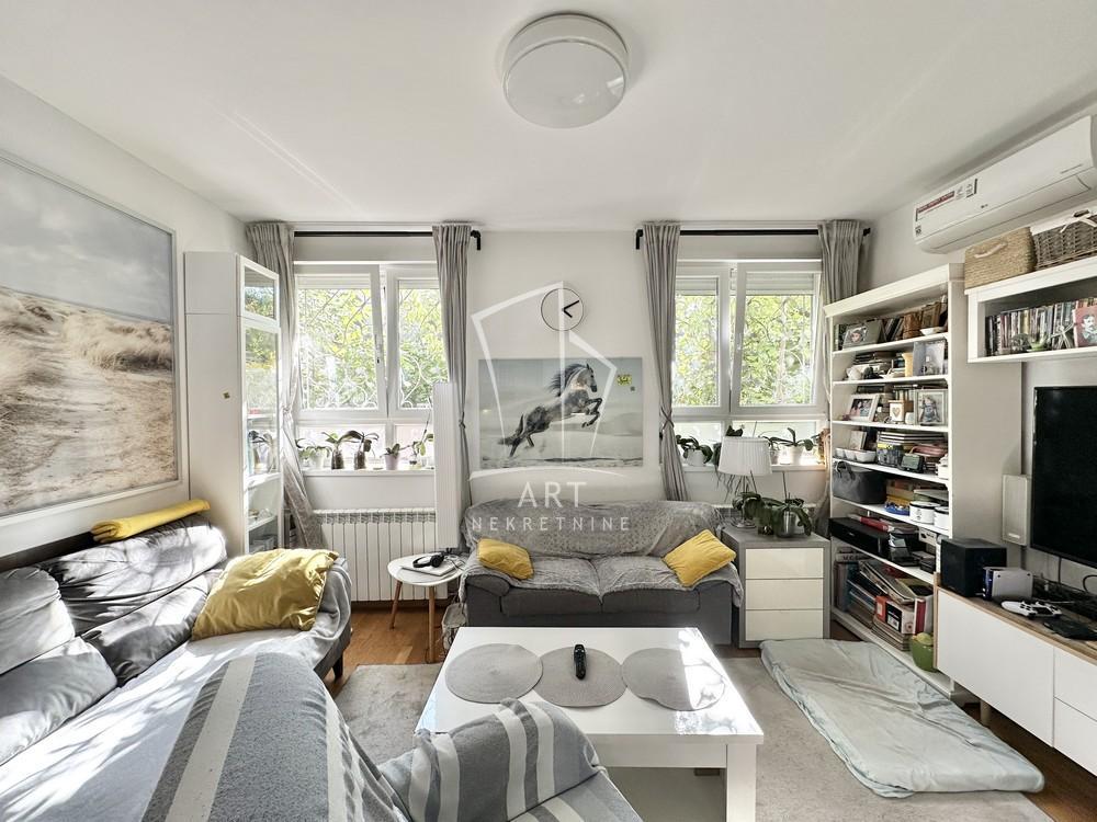 Stan na prodaju u Beogradu, Učiteljsko naselje, dvoiposoban, 61m2, cena 170000 evra