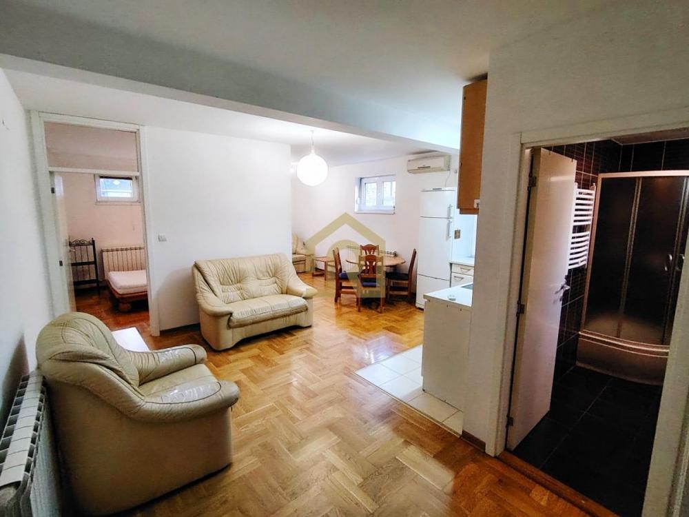 Stan na prodaju u Beogradu, Zemun, jednoiposoban, 43m2, cena 105000 evra