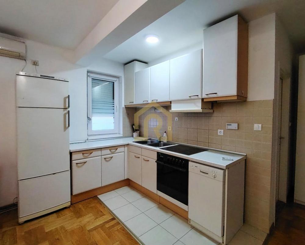 Stan na prodaju u Beogradu, Zemun, jednoiposoban, 43m2, cena 105000 evra