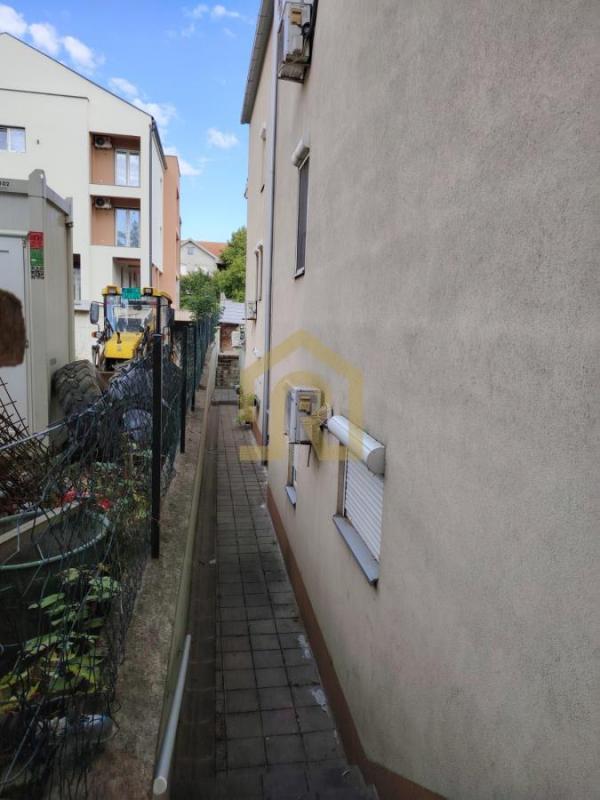 Stan na prodaju u Beogradu, Zemun, jednoiposoban, 43m2, cena 105000 evra