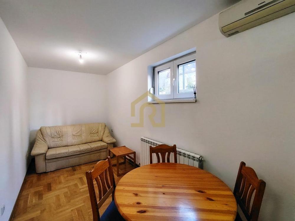 Stan na prodaju u Beogradu, Zemun, jednoiposoban, 43m2, cena 105000 evra