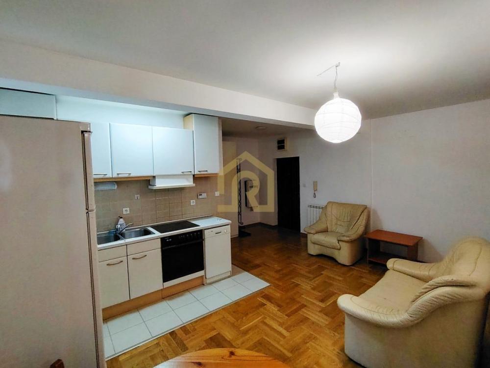 Stan na prodaju u Beogradu, Zemun, jednoiposoban, 43m2, cena 105000 evra
