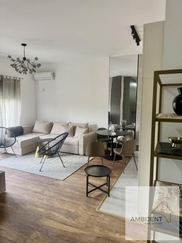 Stan na prodaju u Beogradu, Banovo brdo, trosoban, 65m2, cena 240000 evra