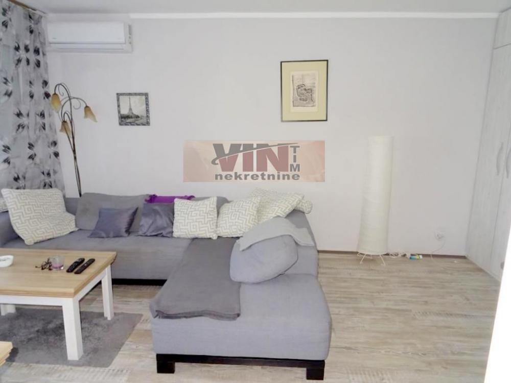Stan na prodaju u Beogradu, Braće Jerković, dvoiposoban, 70m2, cena 187000 evra