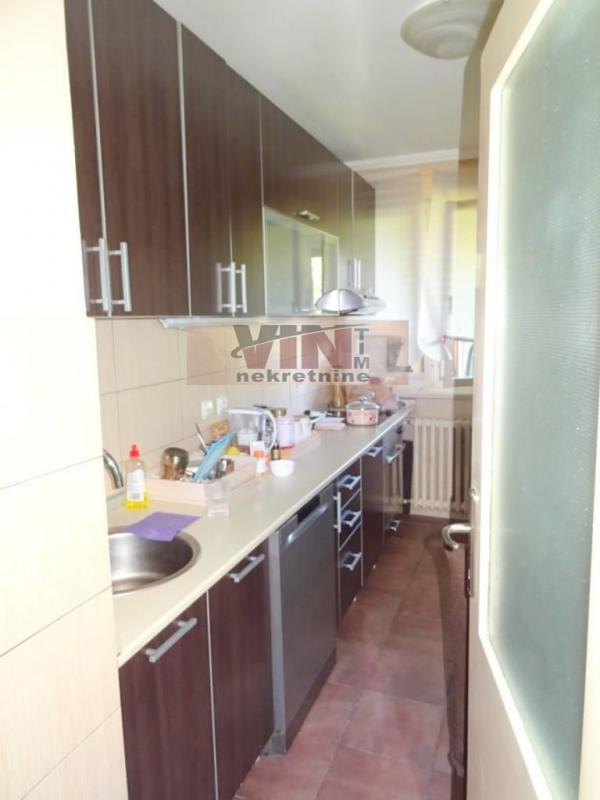 Stan na prodaju u Beogradu, Braće Jerković, dvoiposoban, 70m2, cena 187000 evra