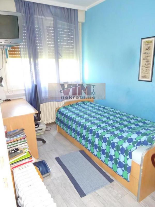 Stan na prodaju u Beogradu, Braće Jerković, dvoiposoban, 70m2, cena 187000 evra
