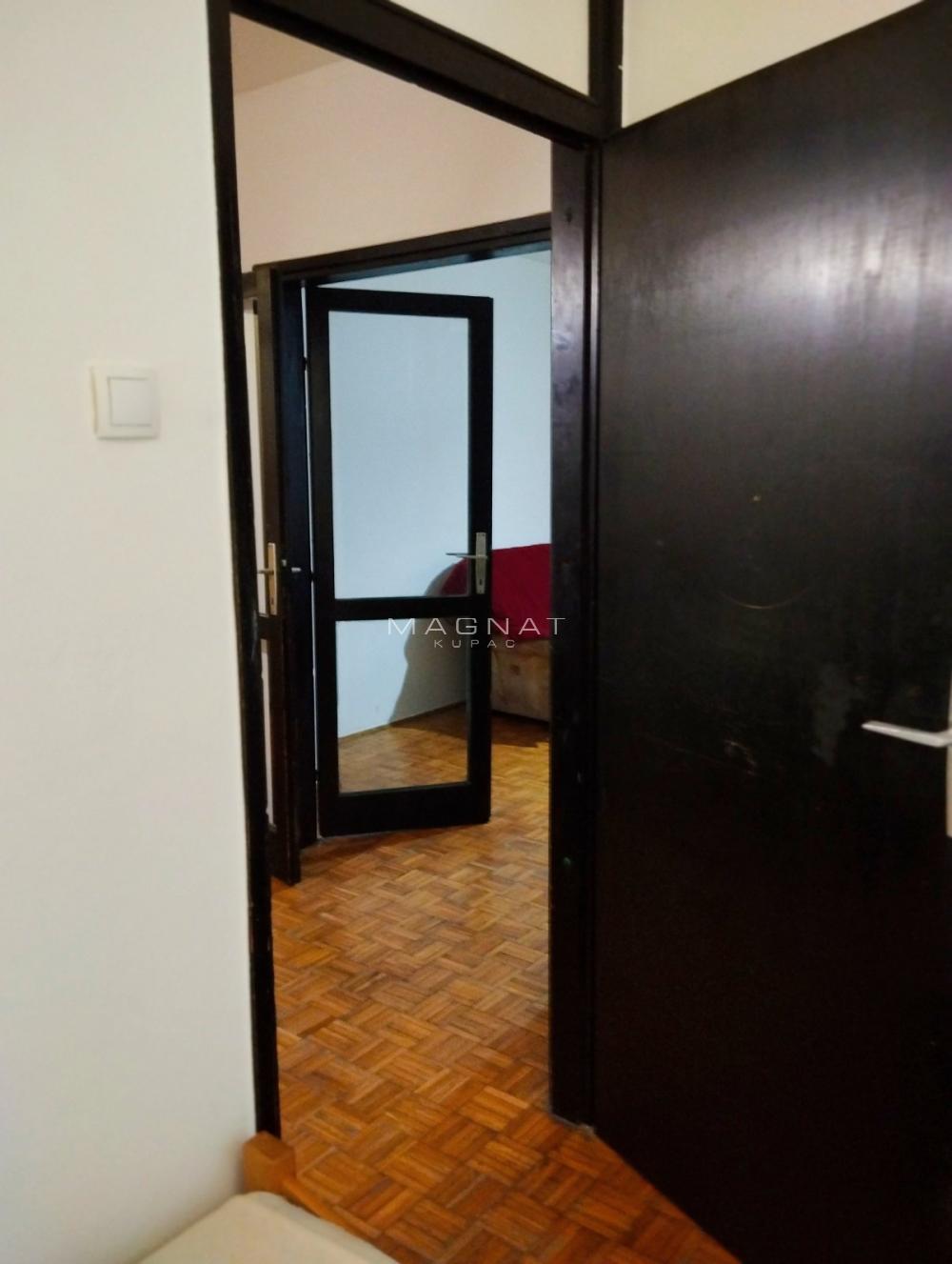 Stan na prodaju u Beogradu, Rakovica, dvoiposoban, 71m2, cena 165000 evra