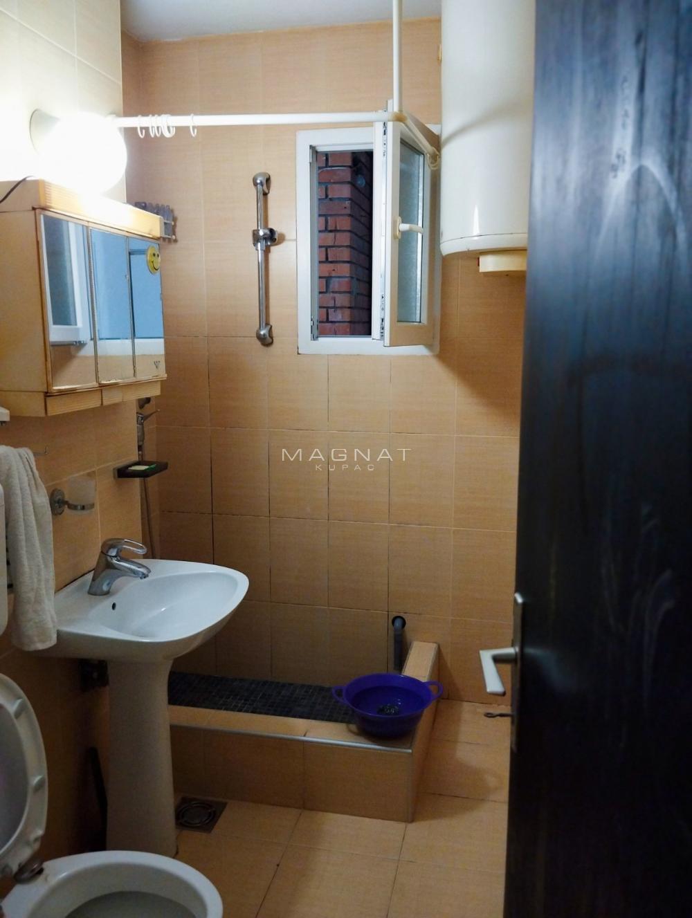 Stan na prodaju u Beogradu, Rakovica, dvoiposoban, 71m2, cena 165000 evra