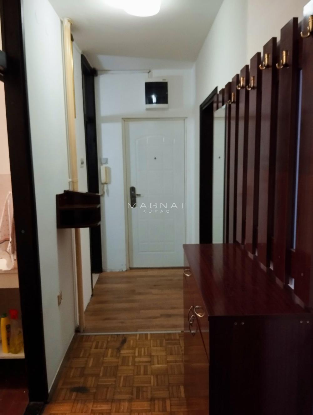 Stan na prodaju u Beogradu, Rakovica, dvoiposoban, 71m2, cena 165000 evra