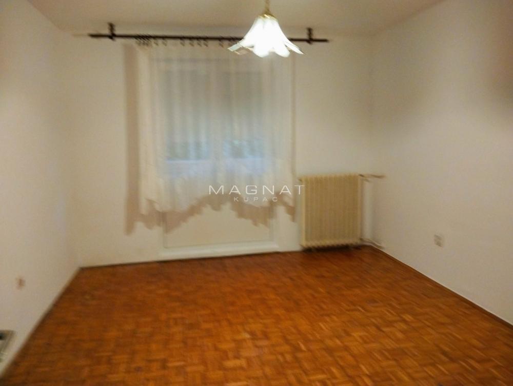 Stan na prodaju u Beogradu, Rakovica, dvoiposoban, 71m2, cena 165000 evra