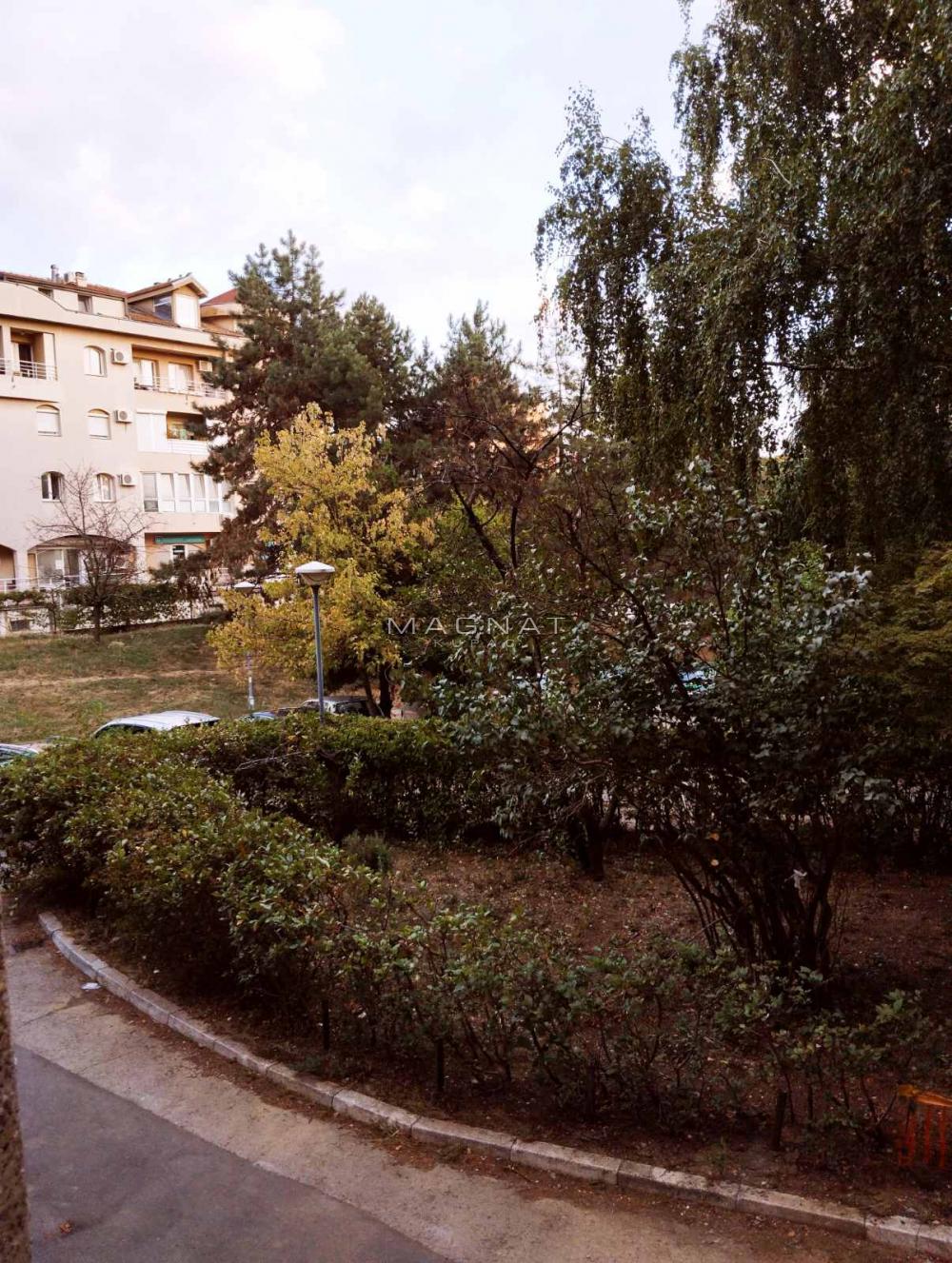 Stan na prodaju u Beogradu, Rakovica, dvoiposoban, 71m2, cena 165000 evra