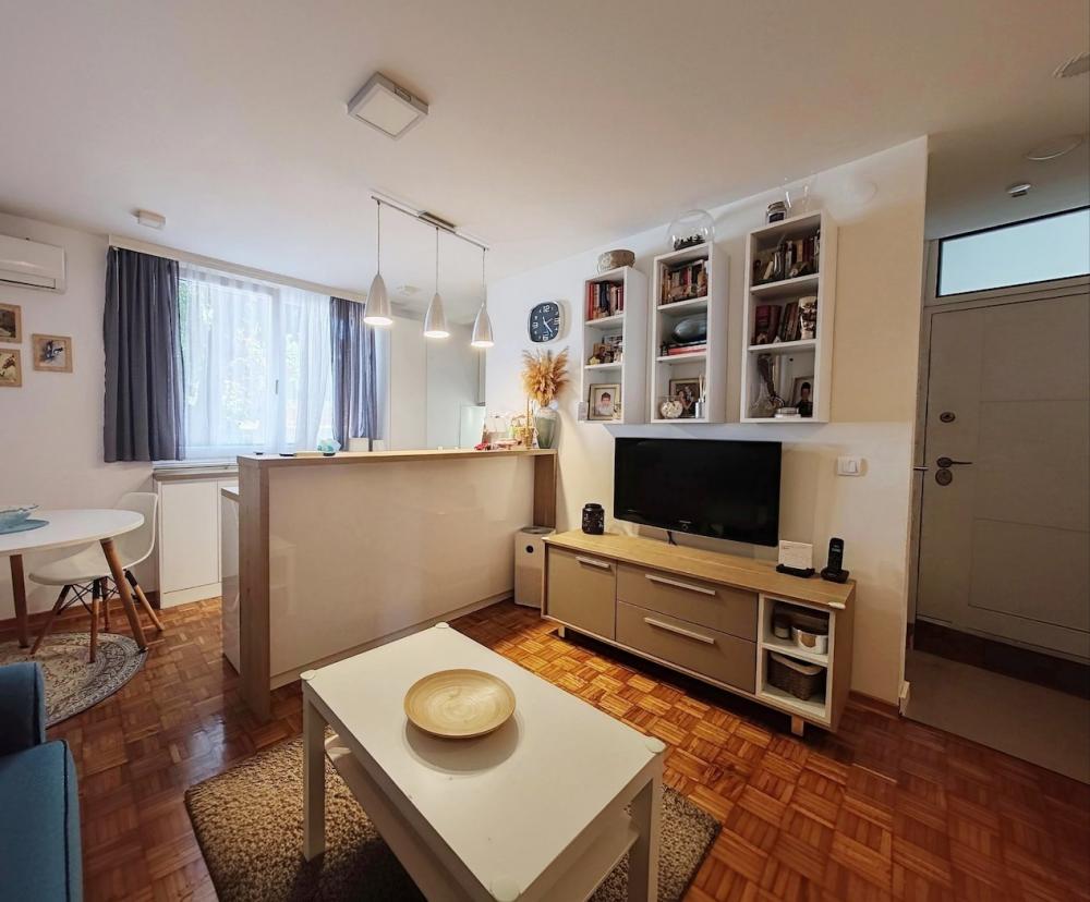 Stan na prodaju u Beogradu, Kumodraž, dvoiposoban, 46m2, cena 125000 evra