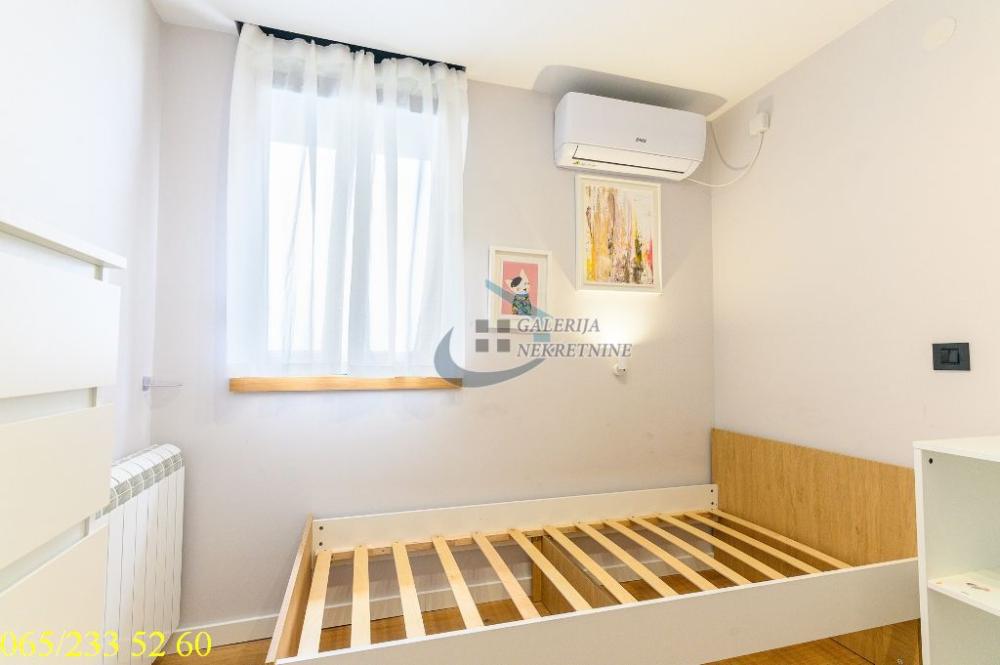 Stan na prodaju u Beogradu, Lion, dvoiposoban, 75m2, cena 320000 evra