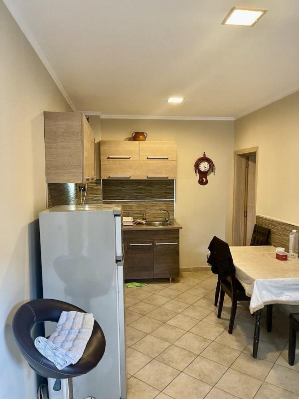 Stan na prodaju u Beogradu, Zemun, troiposoban, 77m2, cena 180000 evra